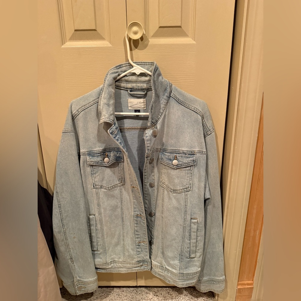 Women’s M Jean jacket. Lightly worn still in good condition